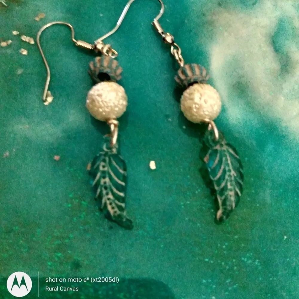 Earrings. Leaf, silver